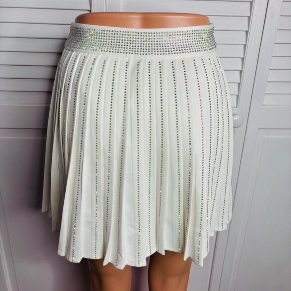 NYLON APPAREL White Pleated Jeweled Skater Skort Size Small - Picture 10 of 10